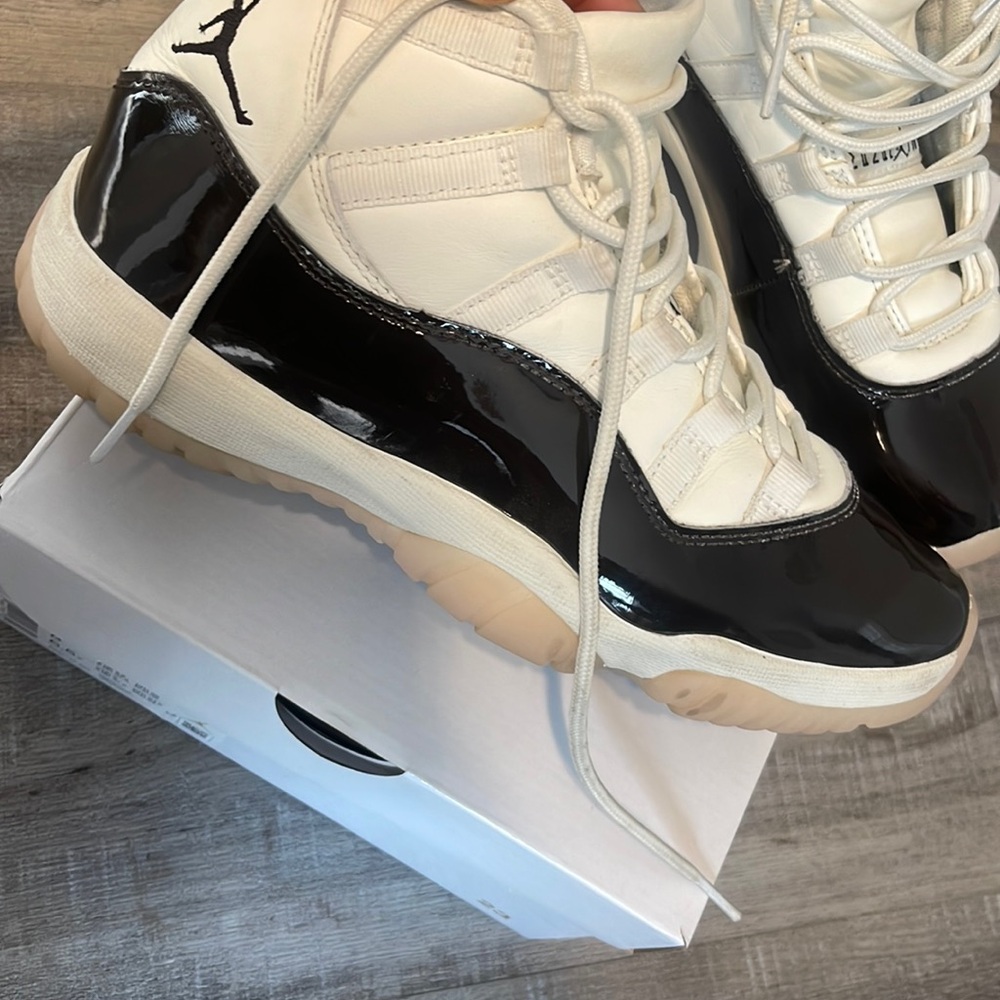 Womans retro 11 size 8